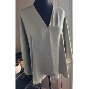 The Reset R Label Top Size L Sage Green Short Sleeve Silky Blouse 3/4 Sleeve